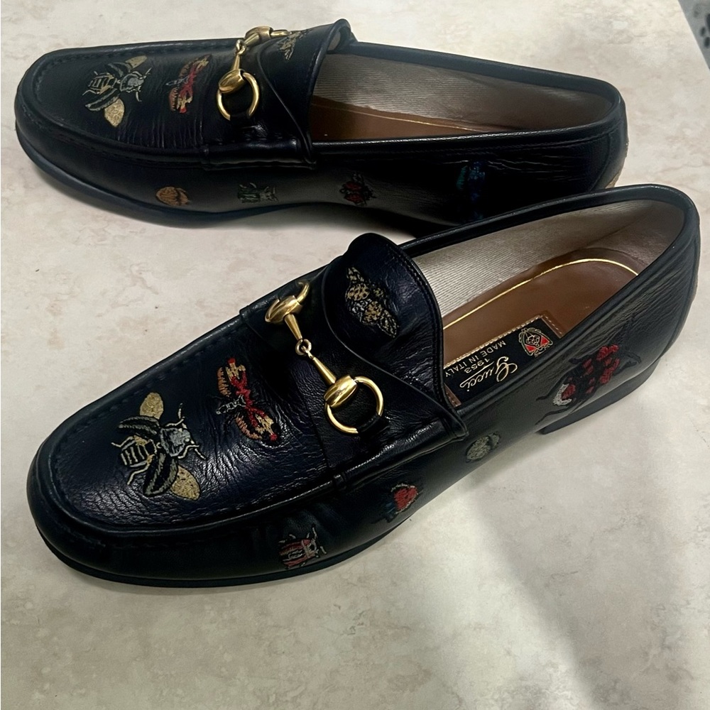 GUCCI
Horsebit Accent Leather Loafers size 9.5
